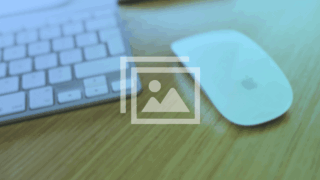 画像がホバーされると半透明になるのに意味はあるのか？